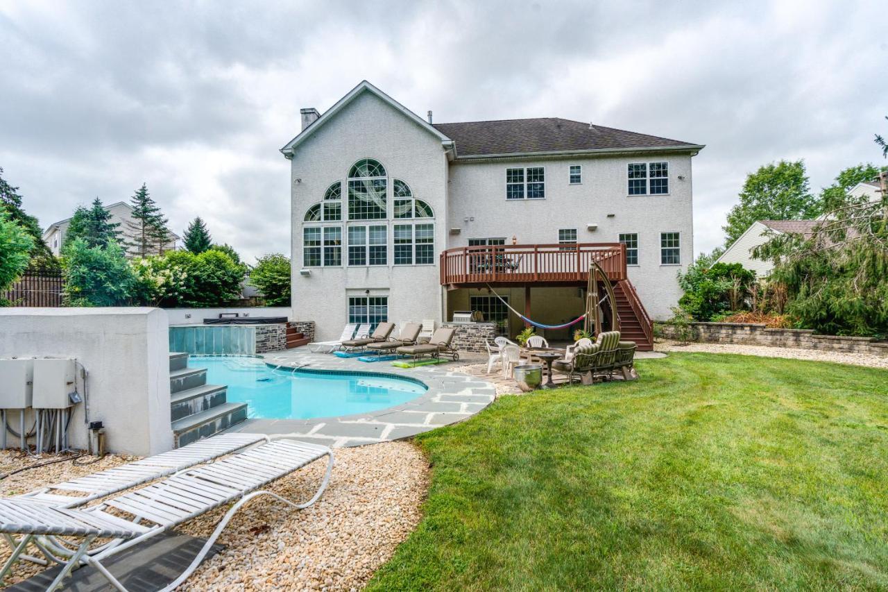Centrally Located Family Home With Pool Harleysville Екстер'єр фото